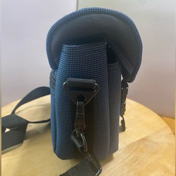 London Fog Blue Small Multicompartment Padded Camera Bag with Strap - Picture 2 of 8